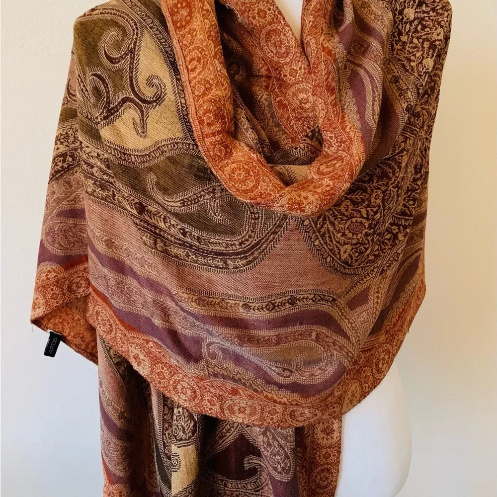 Elegant Paisley pashmina in Rich Earth Tones